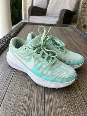 Nike Revolution 8 Running Shoes Womens Size 6 Mint Foam Bleached Turq HJ8485-300